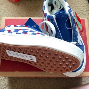 LIMITED EDITION I❤️U (Autism Awareness) Vans size 10.5 KIDS